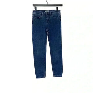 Cleo petite high  rise, skinny jeans, made of a soft cotton